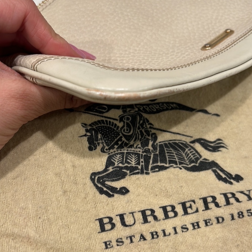 Burberry cross body with gold chain. - Picture 11 of 13